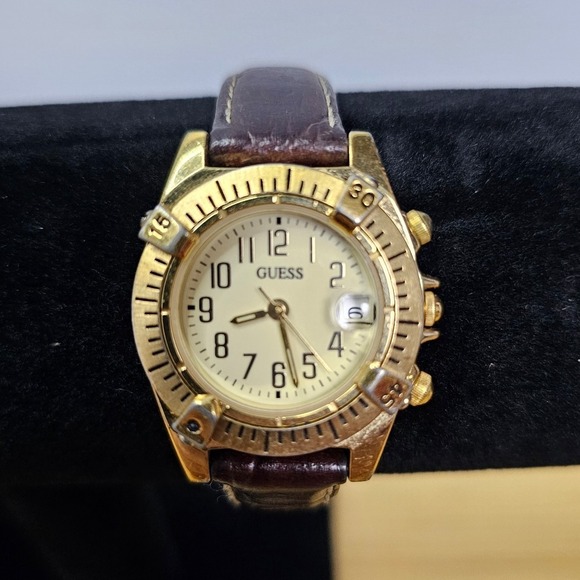 Vintage Guess Watch Womens 30mm Gold Tone Leather Strap Date Wristwatch Japan